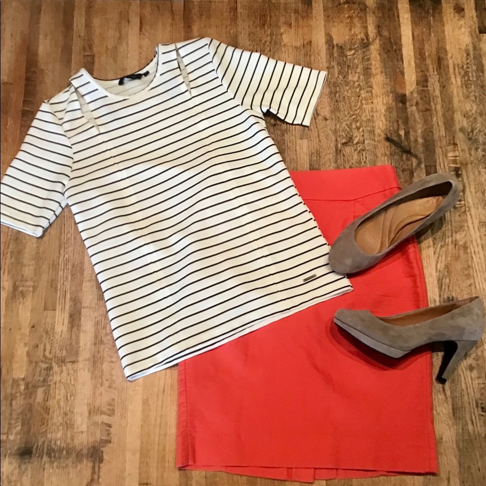 Wardrobe black & white ribbed cut out top
